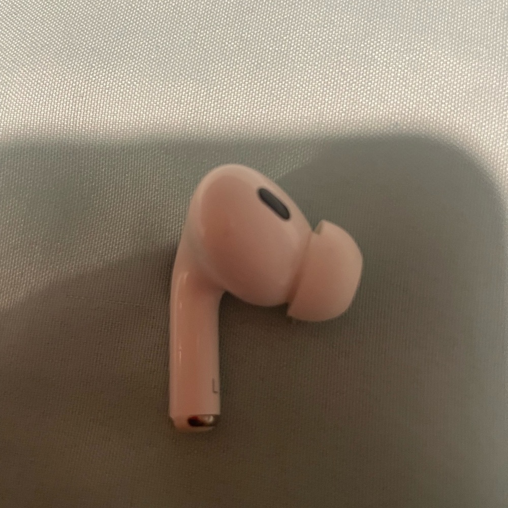 Apple AirPods Pro Wireless Earbud